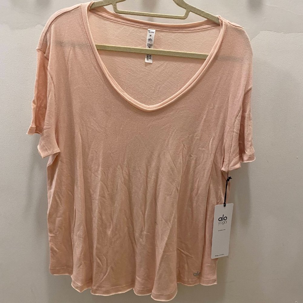 NWT Alo Playa Tee, size M in Nectar